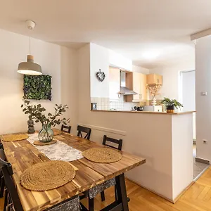 Gozsdu White Raven Residence 305 Appartamento Budapest